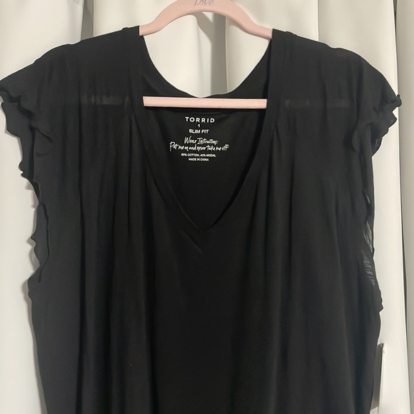 Vneck flutter sleeve tee - Picture 3 of 4